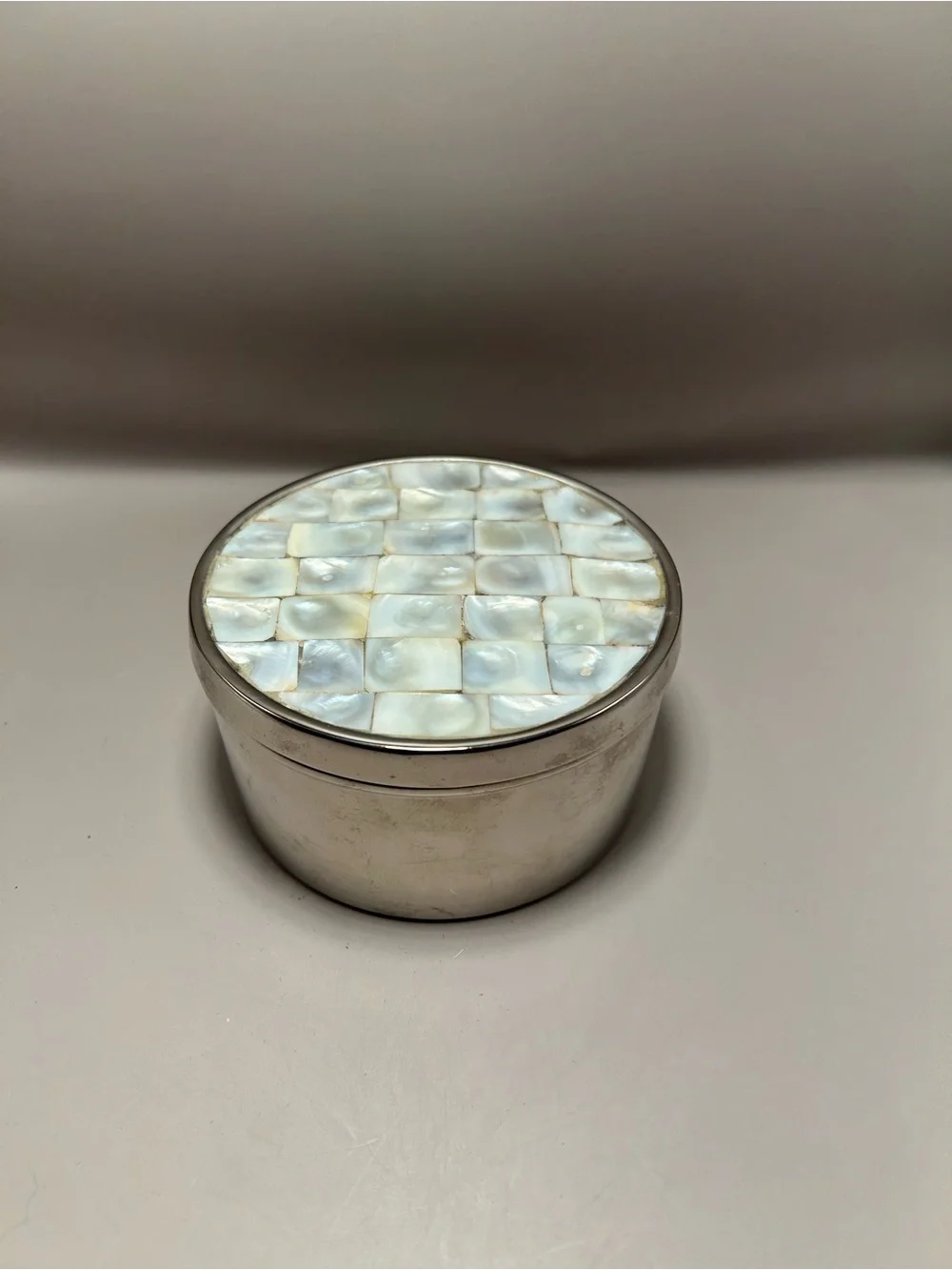 Round Mother-of-Pearl Inlay Trinket Box